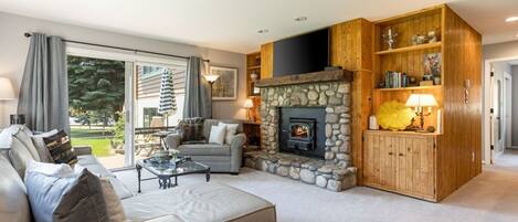 Condo, 2 Bedrooms | Living area