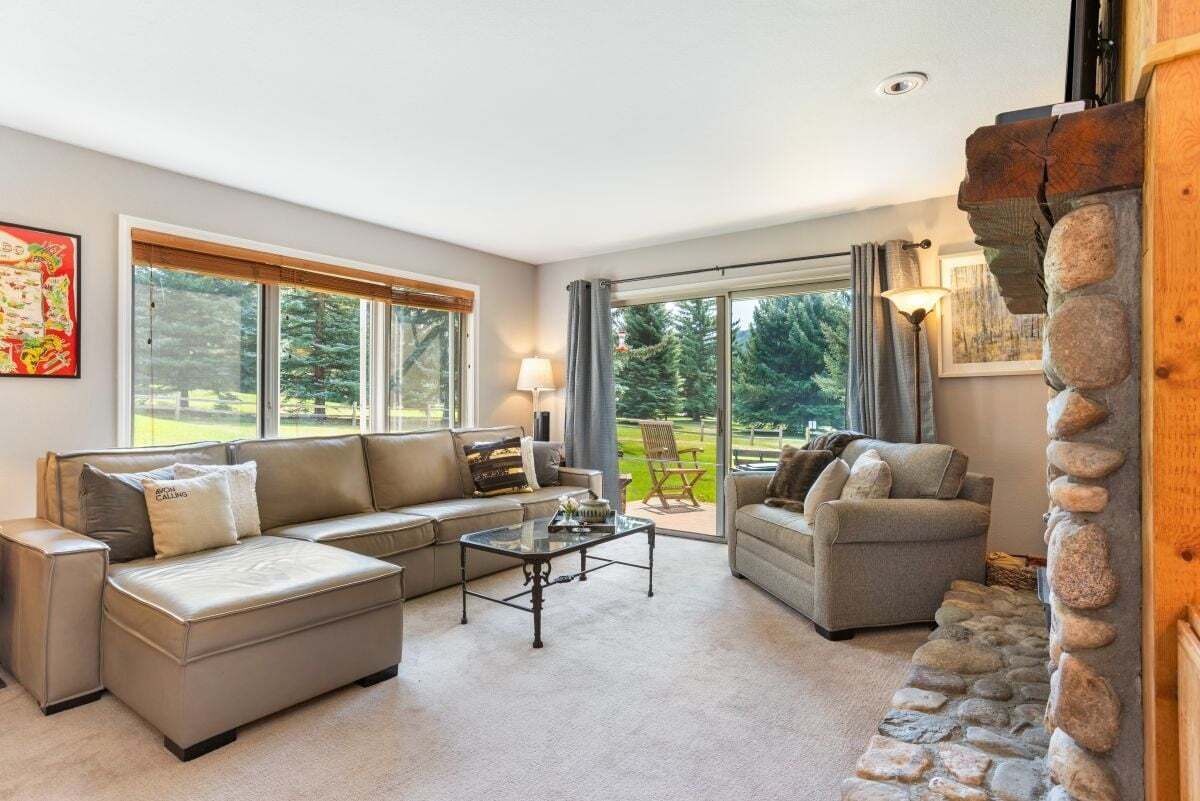 Condo, 2 Bedrooms | Living area