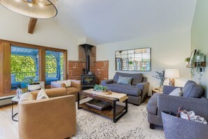 House, 3 Bedrooms | Living area | Smart TV - Rollinsvilla 3 Bedroom Home (Black Hawk)