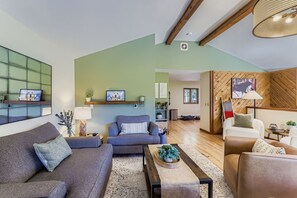 House, 3 Bedrooms | Living area - Rollinsvilla 3 Bedroom Home (Black Hawk)