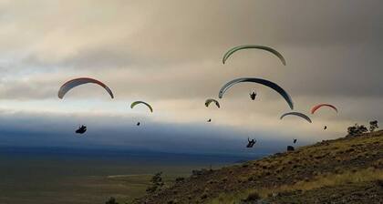 1BR bungalow farmstay. Located 40mins north of Canberra