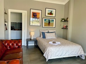 1 bedroom, bed sheets