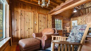 Smart-TV, peis, bøker og PC-skjermer