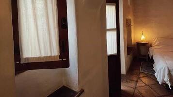 Habitación estándar con 1 cama matrimonial o 2 individuales, vista al patio | Wifi gratis