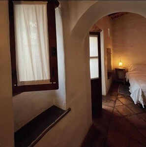 Habitación estándar con 1 cama matrimonial o 2 individuales, vista al patio | Wifi gratis