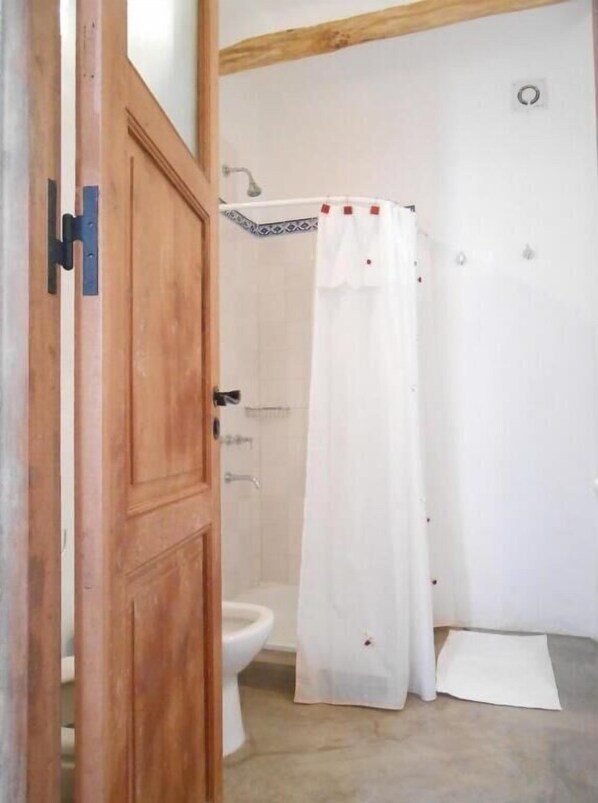 تجهيزات دش، مجففات شعر، مناشف