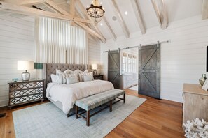 5 quartos, escrivaninha, Wi-Fi de cortesia, roupa de cama