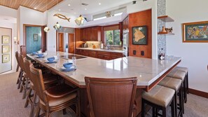 Fridge, microwave, oven, stovetop - Spacious Family Retreat! Ocean View Sunsets + Pool, Spa & Beach Club (Waimea)