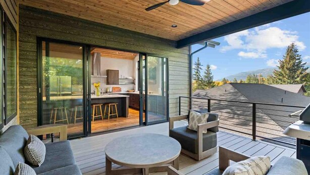 Outdoor dining - The Serene Summit Stay (Whitefish)