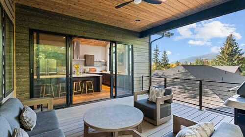 The Serene Summit Stay