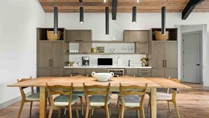 Dining - The Serene Summit Stay (Whitefish)