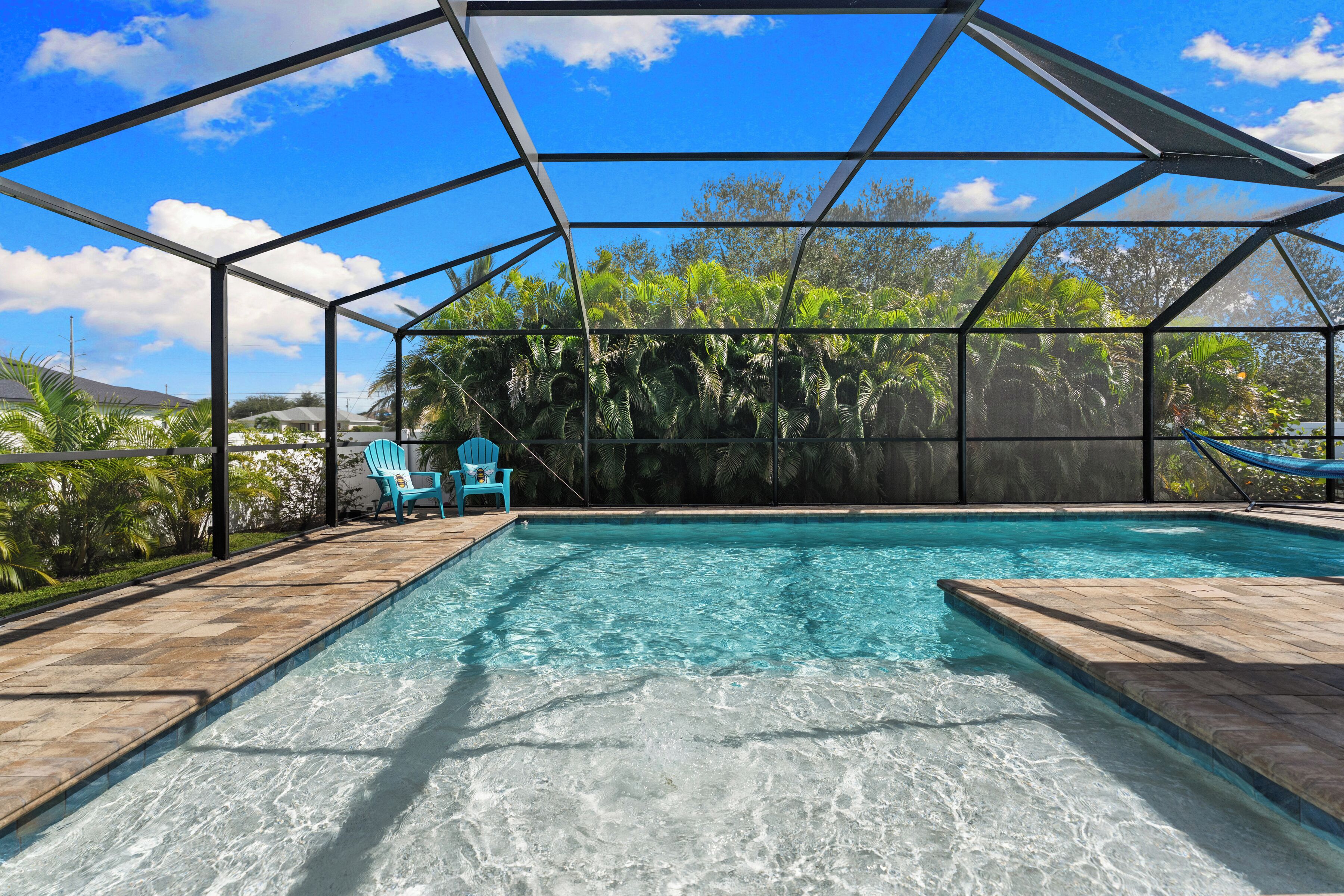 حمّام سباحة خارجي، حمّام سباحة مُدفَّأ