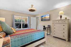 3 Schlafzimmer, Schreibtisch, Bügeleisen/Bügelbrett, Reisekinderbett