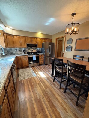 電子レンジ、オーブン、コンロ、食器洗い機