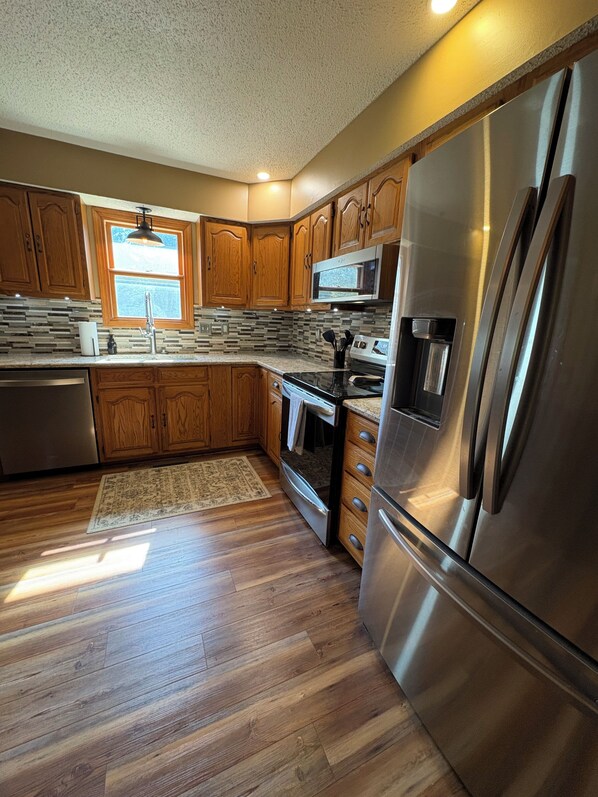 電子レンジ、オーブン、コンロ、食器洗い機