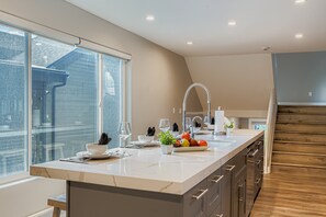 Leilighet, 3 soverom | Eget kjøkken | Kjøleskap, ovn, kaffetrakter/tekoker og brødrister