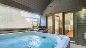 A hot tub with a grill and a covered patio area. - Mountain Luxury In Old Town Spa - Walk To Main 440 3 Bedroom Home (Park City)
