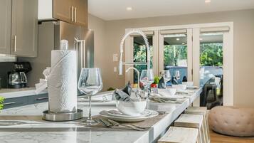 Condo, 3 phòng ngủ | Bếp riêng | Tủ lạnh, lò nướng, dụng cụ pha cà phê/trà, ấm điện