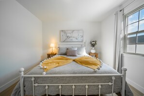 واي فاي مجانًا وملاءات أسرّة