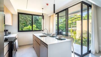 Coffee/tea maker, fridge, microwave, oven