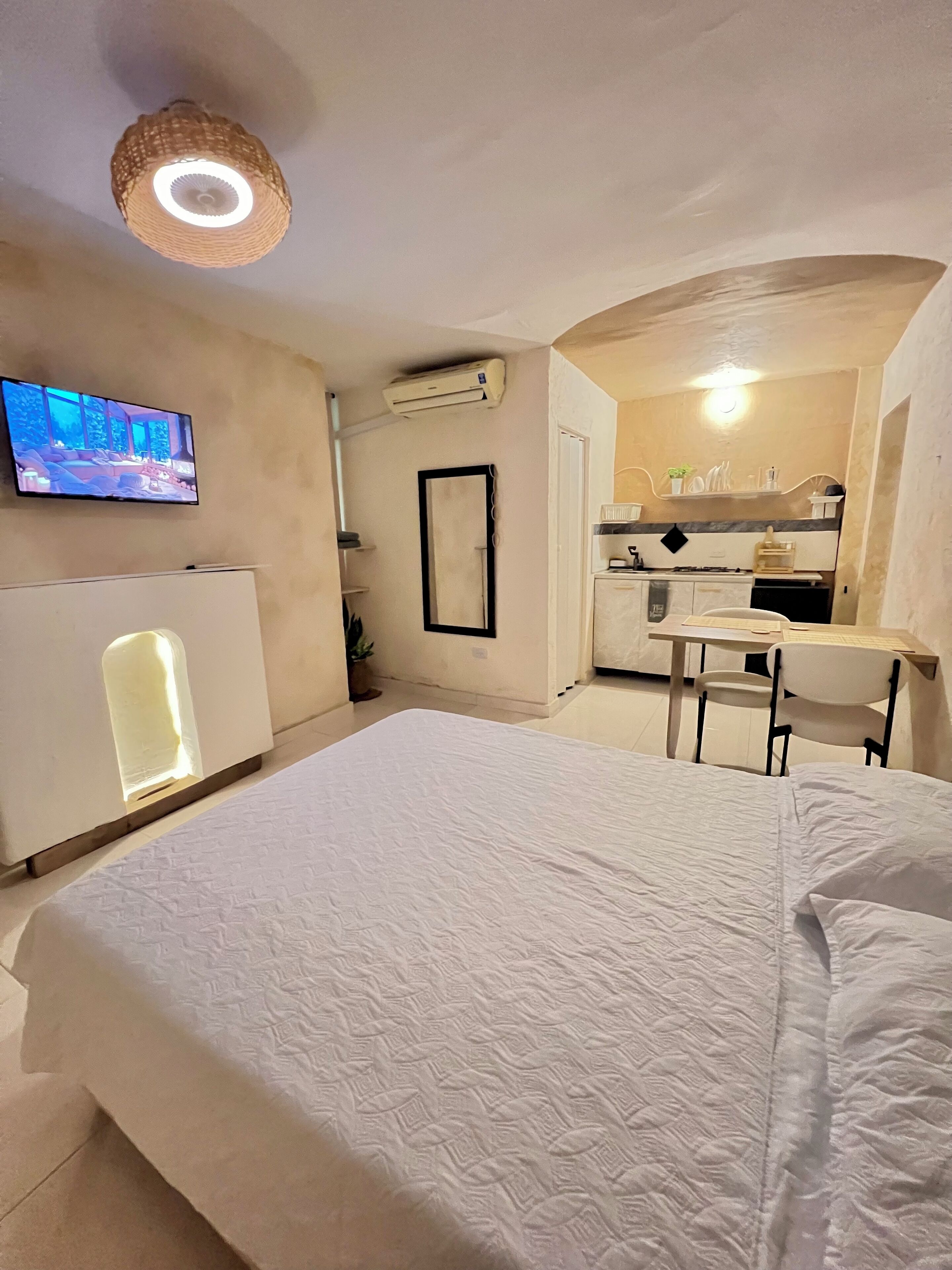 Iron/ironing board, WiFi, bed sheets