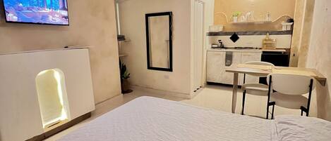 Iron/ironing board, WiFi, bed sheets