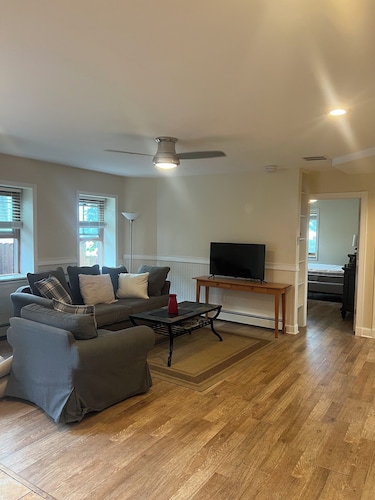 Fabulous 3-bedroom apartment with AC in Nyack , 1 block walk to Main St.