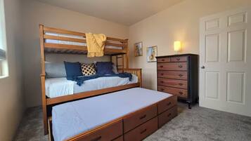 3 多间卧室、熨斗/熨衣板、WiFi、床单