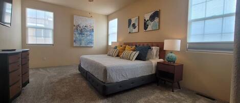 3 bedrooms, iron/ironing board, WiFi, bed sheets