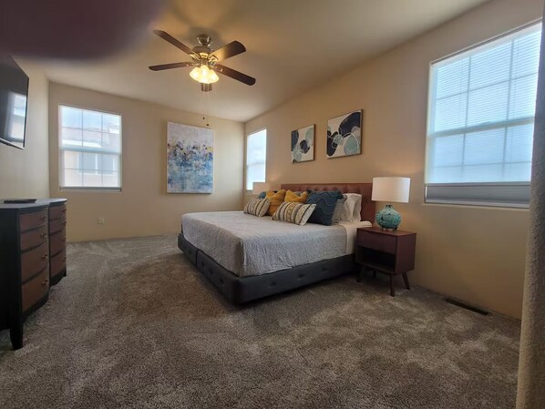 3 間睡房、熨斗/熨衫板、Wi-Fi、床單