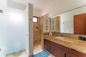 Bathroom - Villa Tres Delfines Private Pool And Family Fun Puerto Aventuras (Puerto Aventuras)