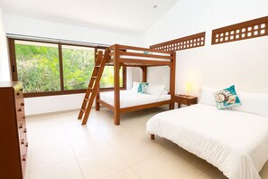 Down duvets, in-room safe, desk, laptop workspace - Villa Tres Delfines Private Pool And Family Fun Puerto Aventuras (Puerto Aventuras)