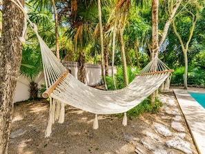 Courtyard view - Villa Tres Delfines Private Pool And Family Fun Puerto Aventuras (Puerto Aventuras)