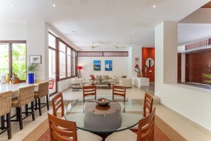 Deluxe Villa, 4 Bedrooms, Private Pool, Pool View | Dining room - Villa Tres Delfines Private Pool And Family Fun Puerto Aventuras (Puerto Aventuras)