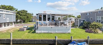 Cozy cottage on Back Bay next to Virginia Beach's wonderful Sandbridge Beach.