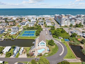 Exterior - Cozy cottage on Back Bay next to Virginia Beach's wonderful Sandbridge Beach. (Virginia Beach)