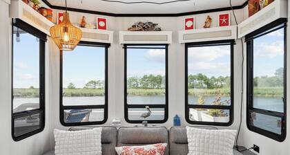 Cozy cottage on Back Bay next to Virginia Beach's wonderful Sandbridge Beach.