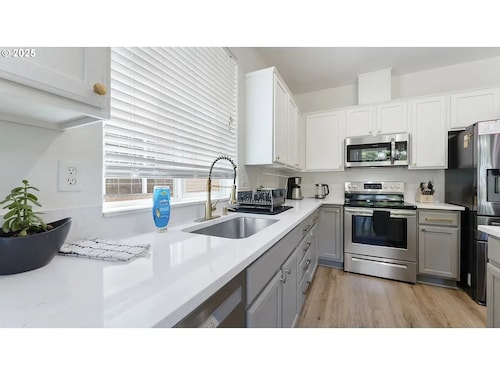 Very Spacious Modern 6BR Group Getaway