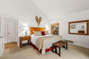 3 bedrooms, iron/ironing board, travel cot, free WiFi - Ski-In Access, Walk to Ski Slopes, Views, Hot Tub, Private Shuttle, Renovated (Steamboat Springs)