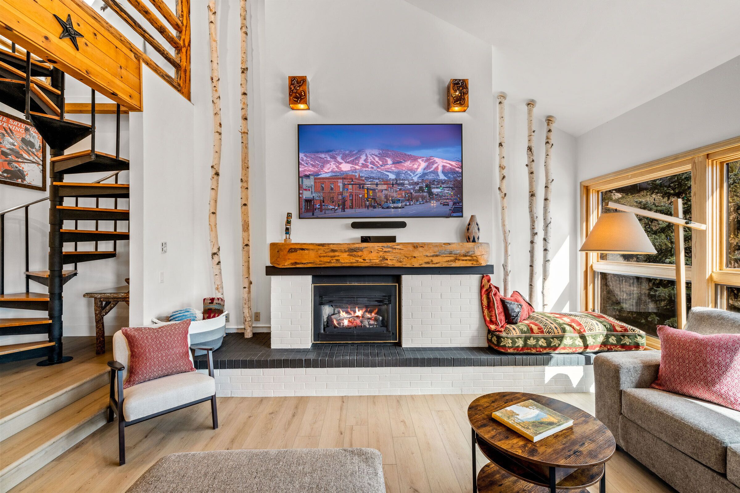 Smart-TV, Kamin, Stereoanlage