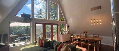 Smart-TV, Bücher, Arbeitsbereiche, Computerbildschirme