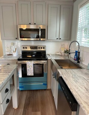 微波炉、烤箱、炉灶、洗碗机