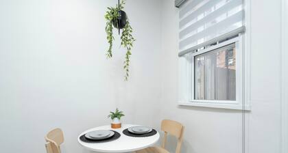 Designer remodeled Apt~Close to hospitals & dining~Suited for short or long stay