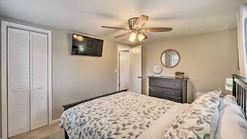 2 bedrooms, iron/ironing board, free WiFi, bed sheets