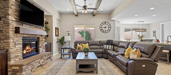 Private Pool, Hot Tub and Dog Friendly!