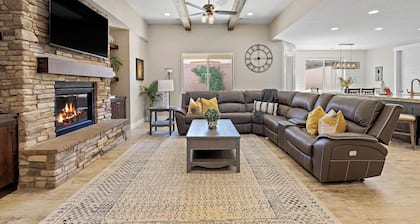 Private Pool, Hot Tub and Dog Friendly!