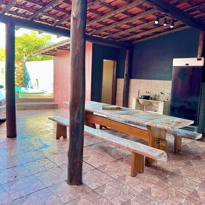 Casa com piscina espaçosa 