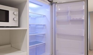 Standard Twin Room | Desk, free WiFi, bed sheets