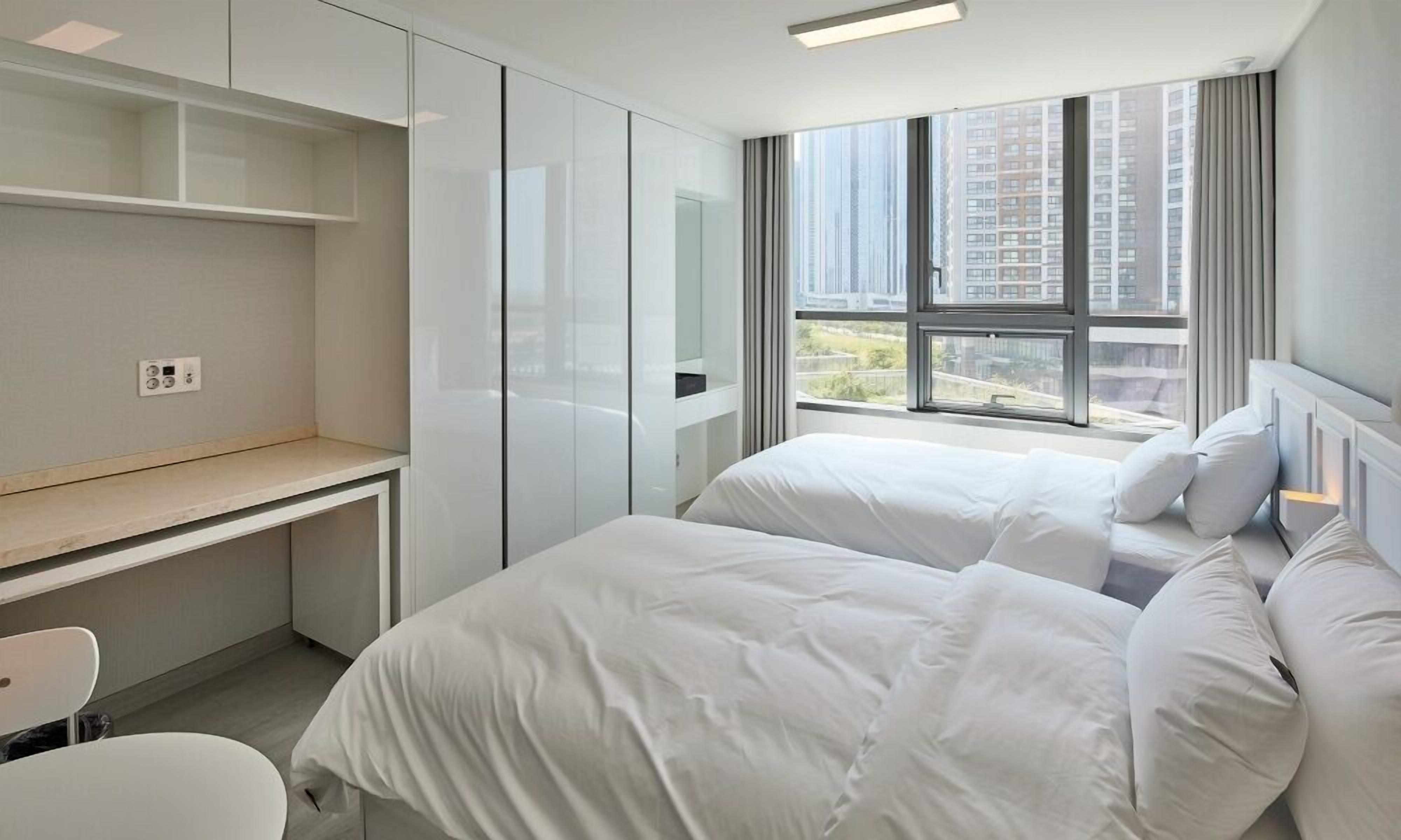 标准双床房 | 办公桌、免费 WiFi、床单