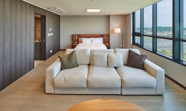 Suite Double (High Floor View) | Desk, free WiFi, bed sheets - Incheon Songdo Stay31 (Incheon)